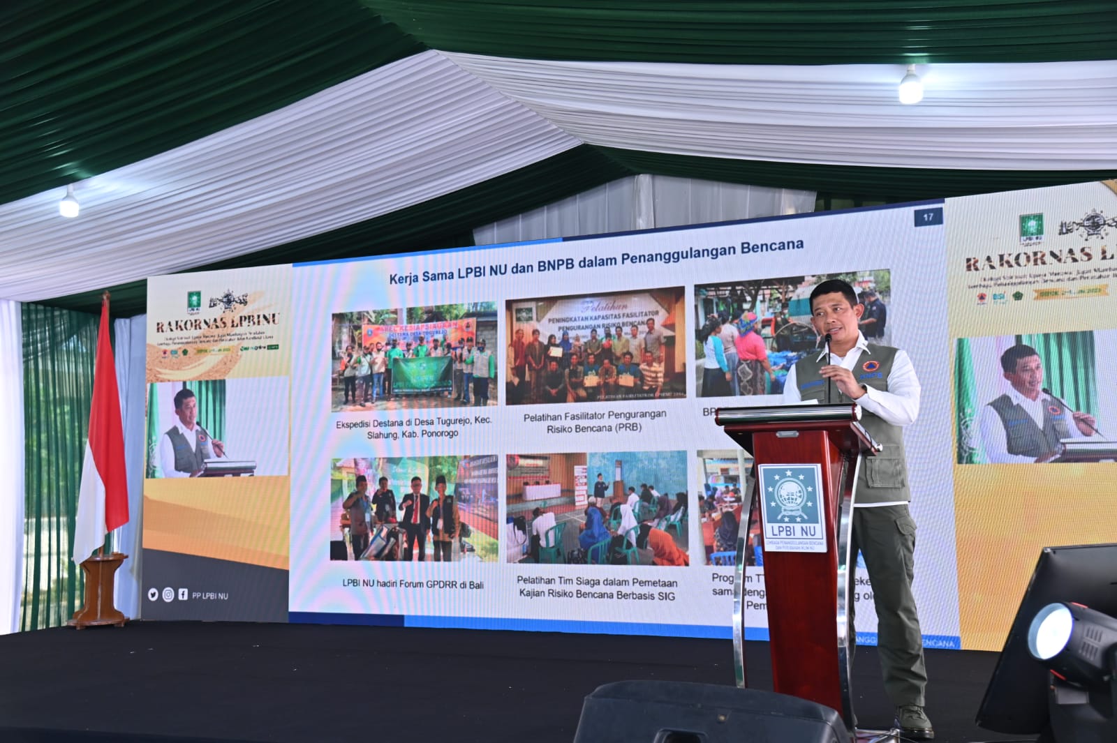 Kepala BNPB Letjen TNI Suharyanto (kemeja putih dengan rompi hijau) saat memberikan sambutan pada Rapat Koordinasi Nasional Lembaga Penanggulangan Bencana dan Perubahan Iklim Nahdlatul Ulama (LPBI NU) yang dihelat di Pondok Pesantren Alhamidiah, Depok, Jawa Barat pada Sabtu (3/6). 